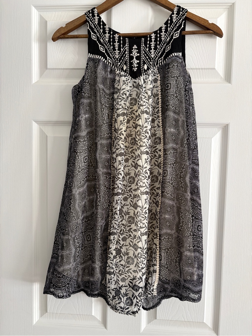 Black & White Patterned Sleeveless Tunic